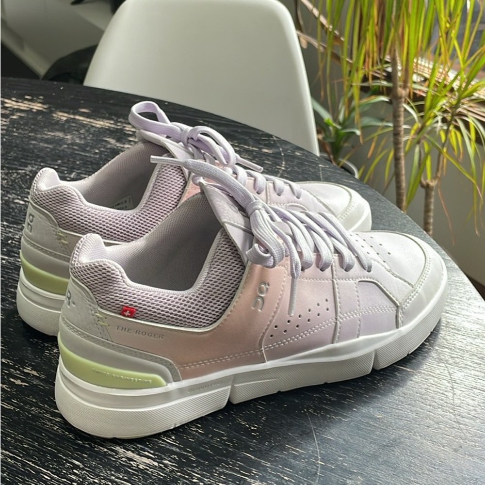 On Running Women's The Roger Opal Prairie Limelight Size 7.5